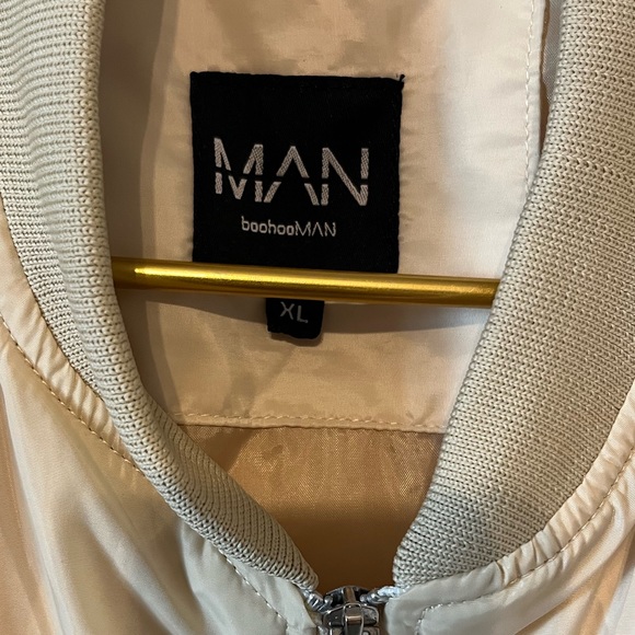BooHoo Man jacket with elastic arm and waist cream color like new vinyl - Picture 5 of 7